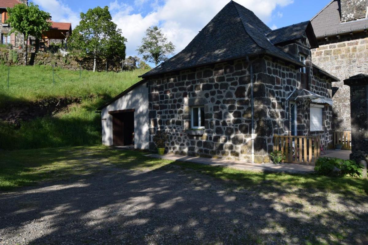 Gite 4 Personnes Dans Le Cantal Animaux Bienvenus Lascelle Bagian luar foto